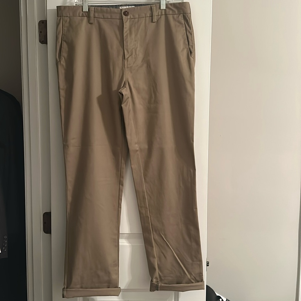 Billabong Khakis, great color, Size 36